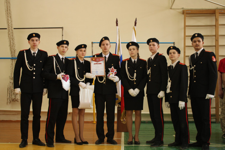 Поздравляем кадетов 8 б класса с победой в игре «Зарница».
